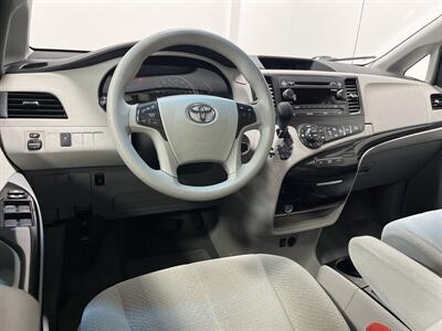 2014 Toyota Sienna LE 8-Passenger Auto Access Seat   - Photo 13 - West Bountiful, UT 84087