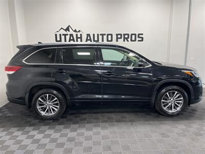 2018 Toyota Highlander XLE   - Photo 2 - West Bountiful, UT 84087
