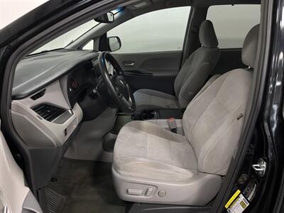 2015 Toyota Sienna LE 7-Passenger Auto Access Seat   - Photo 13 - West Bountiful, UT 84087