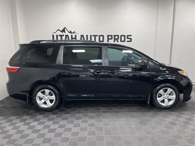 2015 Toyota Sienna LE 7-Passenger Auto Access Seat   - Photo 2 - West Bountiful, UT 84087