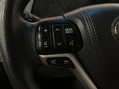 2015 Toyota Sienna LE 7-Passenger Auto Access Seat   - Photo 20 - West Bountiful, UT 84087