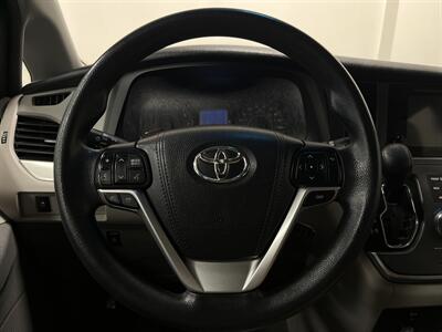 2015 Toyota Sienna LE 7-Passenger Auto Access Seat   - Photo 18 - West Bountiful, UT 84087