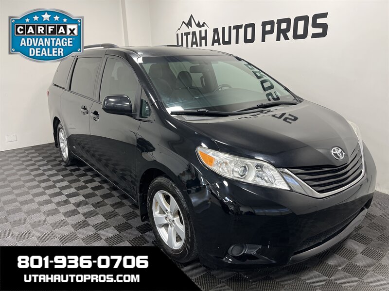2015 Toyota Sienna LE 7-Passenger Auto Access Seat - Photo 1 - West Bountiful, UT 84087