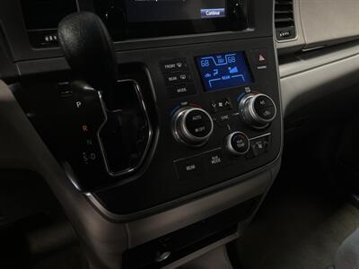 2015 Toyota Sienna LE 7-Passenger Auto Access Seat   - Photo 14 - West Bountiful, UT 84087