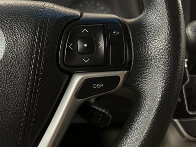 2015 Toyota Sienna LE 7-Passenger Auto Access Seat   - Photo 19 - West Bountiful, UT 84087
