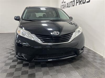 2015 Toyota Sienna LE 7-Passenger Auto Access Seat   - Photo 4 - West Bountiful, UT 84087