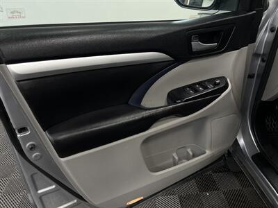 2016 Toyota Highlander XLE   - Photo 15 - West Bountiful, UT 84087