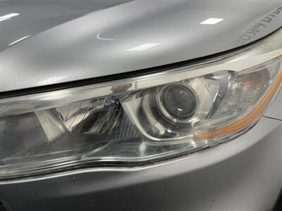 2016 Toyota Highlander XLE   - Photo 6 - West Bountiful, UT 84087
