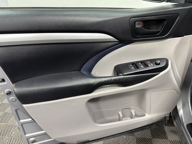 2015 Toyota Highlander LE Plus - Photo 11 - West Bountiful, UT 84087