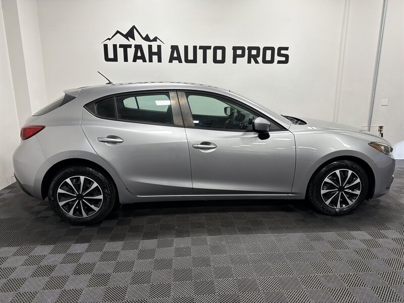 2015 Mazda Mazda3 i Sport - Photo 2 - West Bountiful, UT 84087