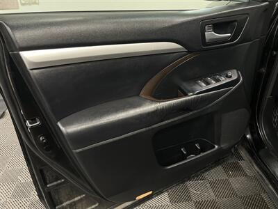 2016 Toyota Highlander XLE   - Photo 19 - West Bountiful, UT 84087