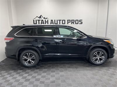 2016 Toyota Highlander XLE   - Photo 2 - West Bountiful, UT 84087