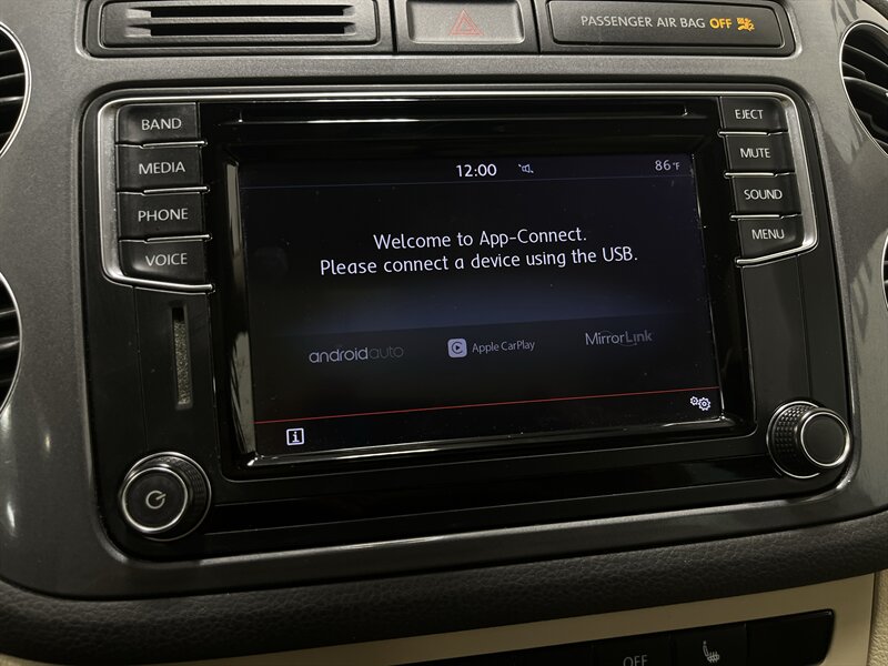 2017 Volkswagen Tiguan 2.0T Wolfsburg Editi - Photo 22 - West Bountiful, UT 84087