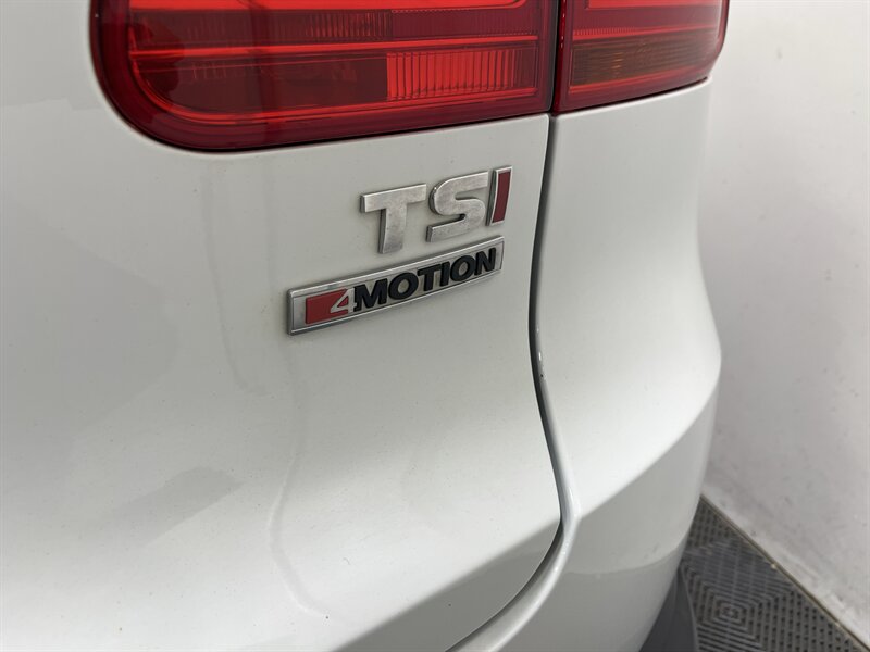 2017 Volkswagen Tiguan 2.0T Wolfsburg Editi - Photo 10 - West Bountiful, UT 84087
