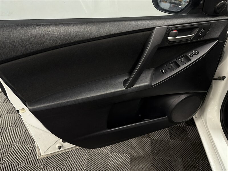2013 Mazda Mazda3 i Touring - Photo 14 - West Bountiful, UT 84087