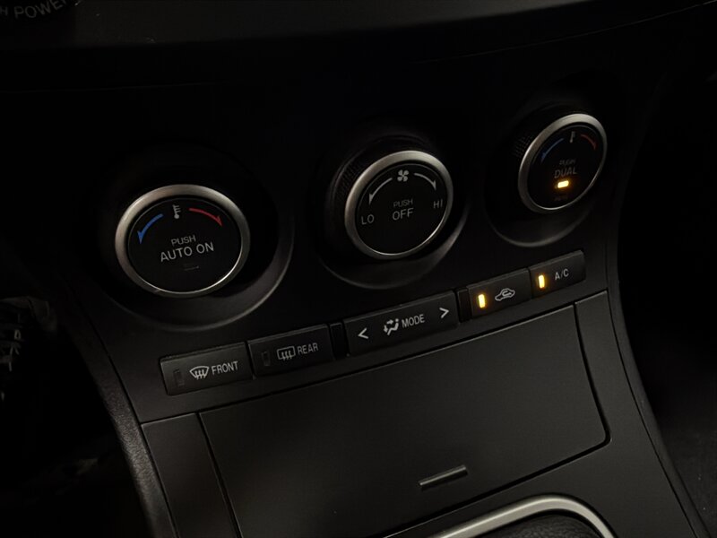 2013 Mazda Mazda3 i Touring - Photo 18 - West Bountiful, UT 84087
