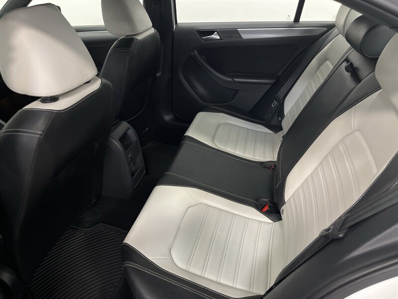 2016 Volkswagen Jetta 1.8T Sport - Photo 9 - West Bountiful, UT 84087