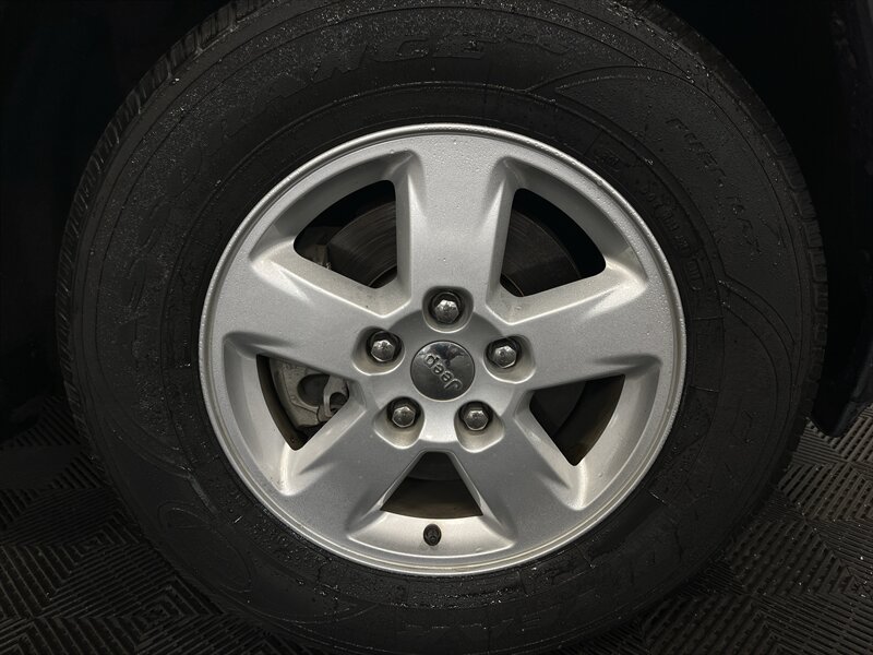 2013 Jeep Grand Cherokee Laredo X - Photo 9 - West Bountiful, UT 84087
