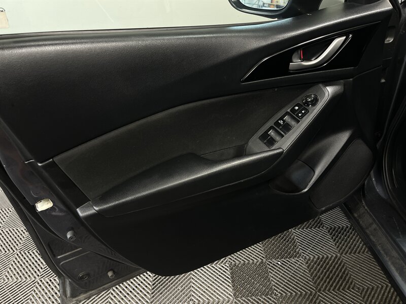 2016 Mazda Mazda3 i Sport - Photo 13 - West Bountiful, UT 84087