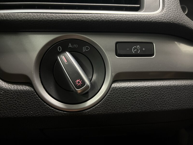 2015 Volkswagen Passat 1.8T Wolfsburg Editi - Photo 20 - West Bountiful, UT 84087