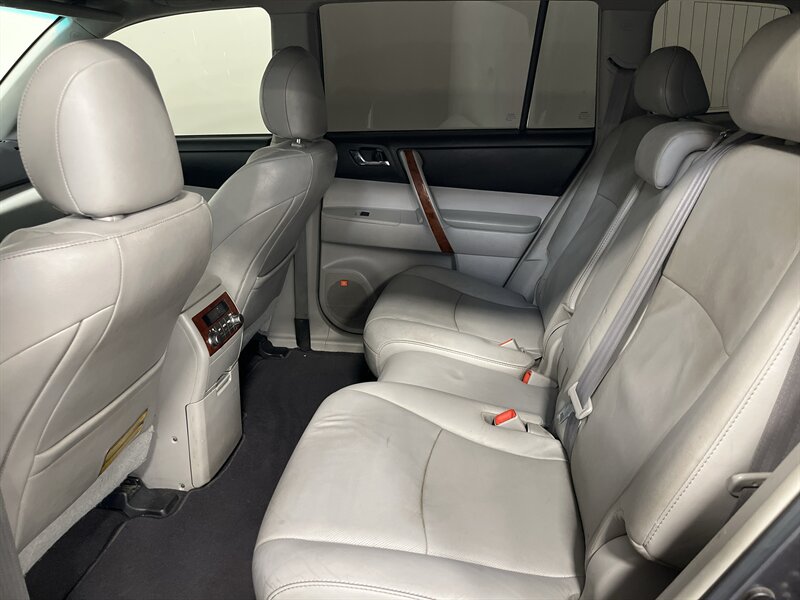 2011 Toyota Highlander Limited - Photo 12 - West Bountiful, UT 84087