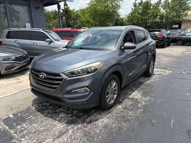 2016 Hyundai TUCSON SE Up to 12 MONTHS SAME AS CASH - Photo 5 - Wilton Manors, FL 33311