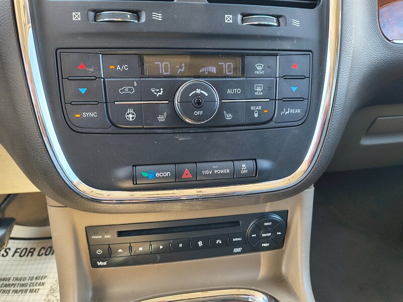2012 Chrysler Town & Country Limited   - Photo 14 - Tucson, AZ 85711