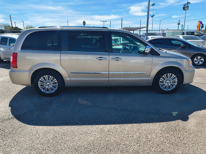 2012 Chrysler Town & Country Limited   - Photo 4 - Tucson, AZ 85711
