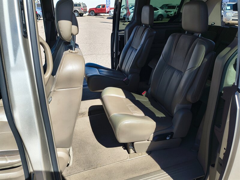 2012 Chrysler Town & Country Limited   - Photo 9 - Tucson, AZ 85711