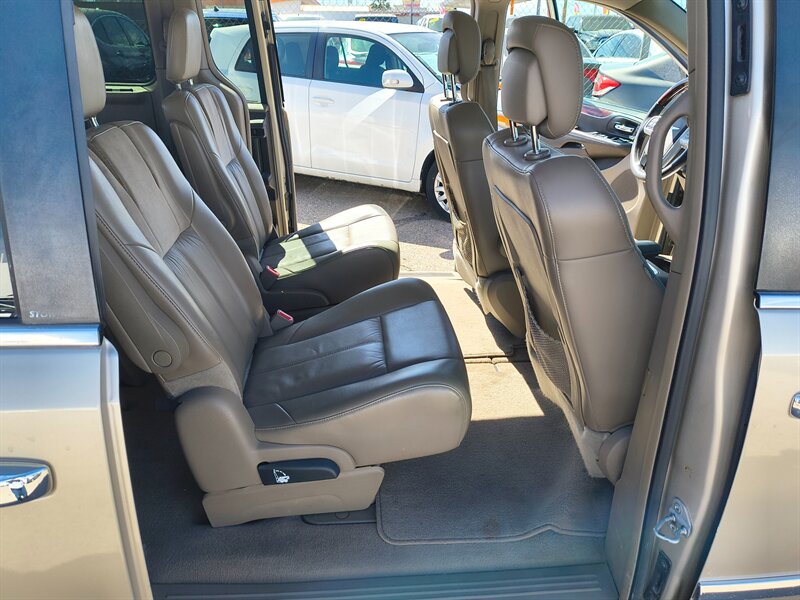 2012 Chrysler Town & Country Limited   - Photo 11 - Tucson, AZ 85711