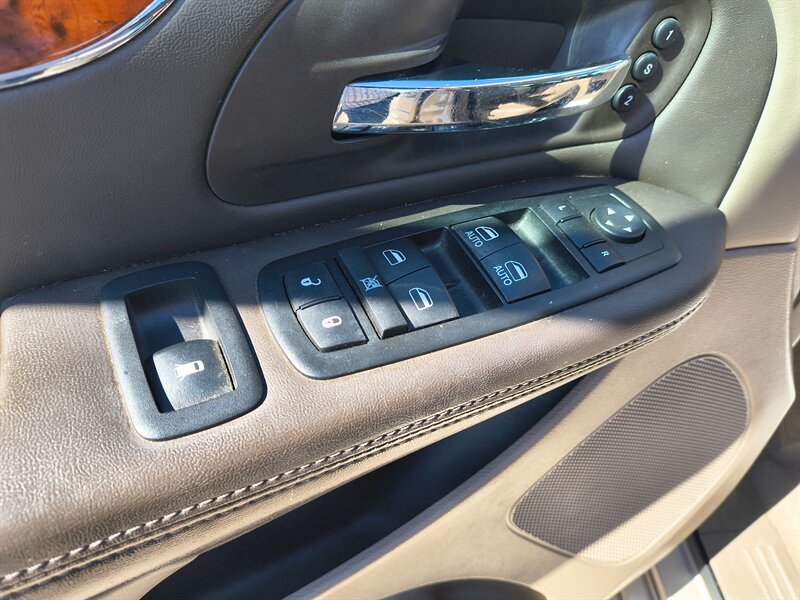 2012 Chrysler Town & Country Limited   - Photo 20 - Tucson, AZ 85711
