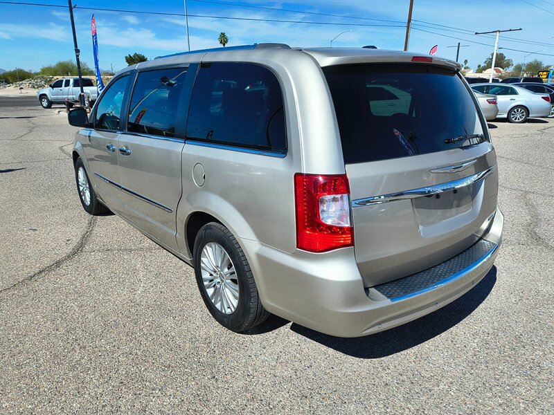 2012 Chrysler Town & Country Limited   - Photo 6 - Tucson, AZ 85711