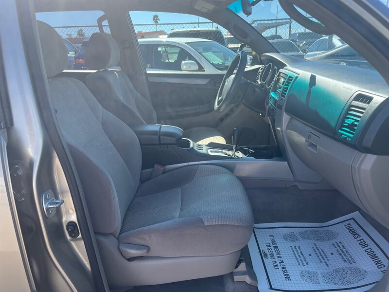 2004 Toyota 4Runner SR5   - Photo 12 - Tucson, AZ 85711