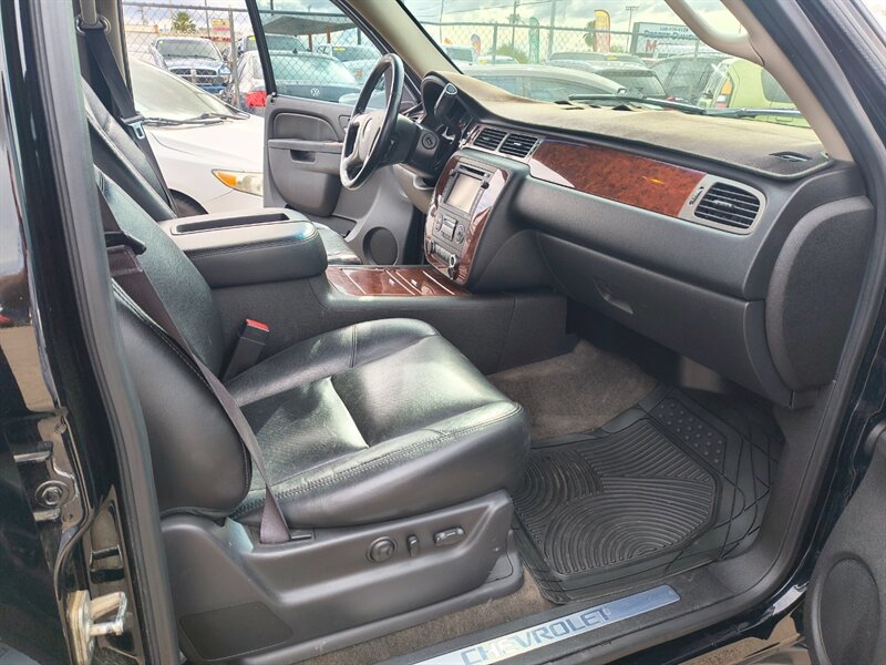2013 Chevrolet Suburban LTZ - Photo 13 - Tucson, AZ 85711