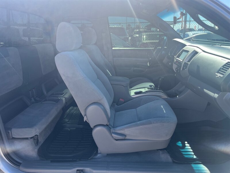 2006 Toyota Tacoma PreRunner V6   - Photo 11 - Tucson, AZ 85711