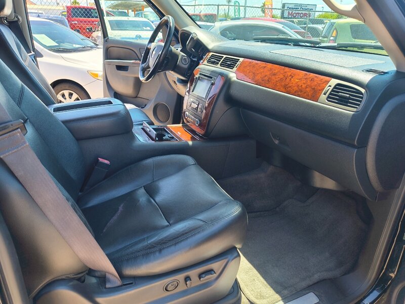 2013 Chevrolet Tahoe LTZ - Photo 12 - Tucson, AZ 85711