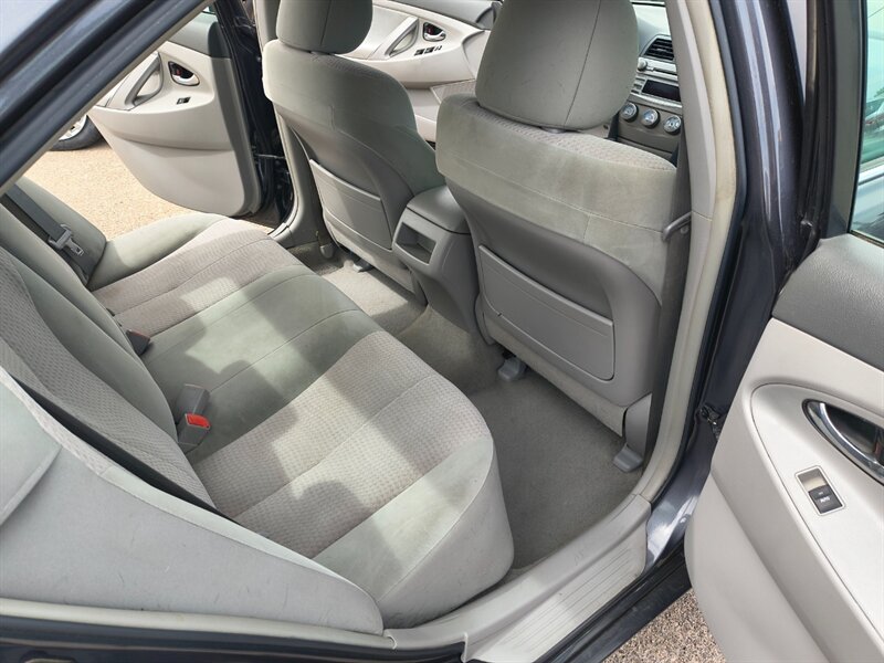 2011 Toyota Camry LE   - Photo 10 - Tucson, AZ 85711