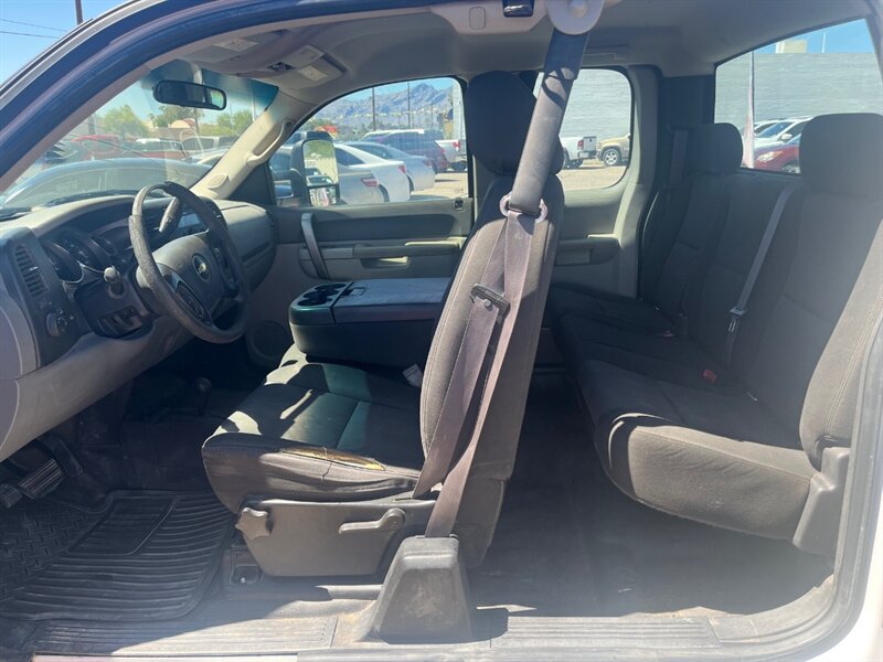 2011 Chevrolet Silverado 2500 Work Truck   - Photo 9 - Tucson, AZ 85711