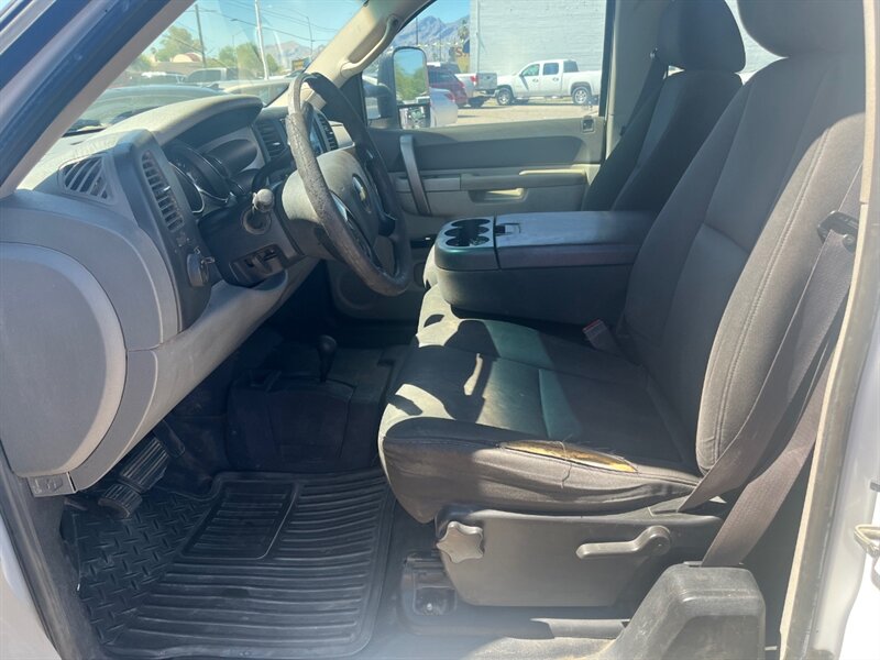2011 Chevrolet Silverado 2500 Work Truck   - Photo 8 - Tucson, AZ 85711