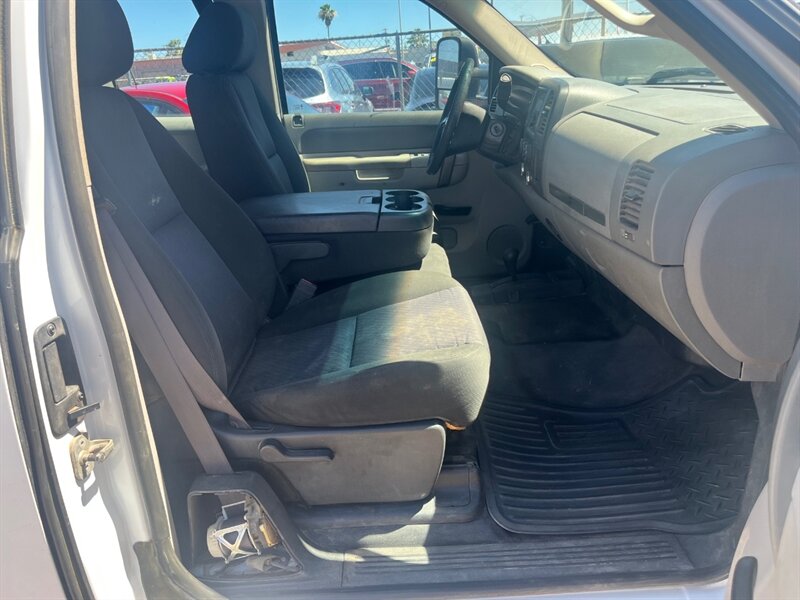 2011 Chevrolet Silverado 2500 Work Truck   - Photo 12 - Tucson, AZ 85711