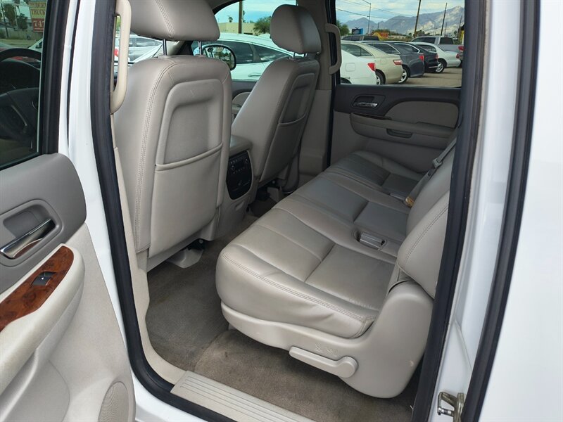 2014 Chevrolet Suburban LT - Photo 9 - Tucson, AZ 85711