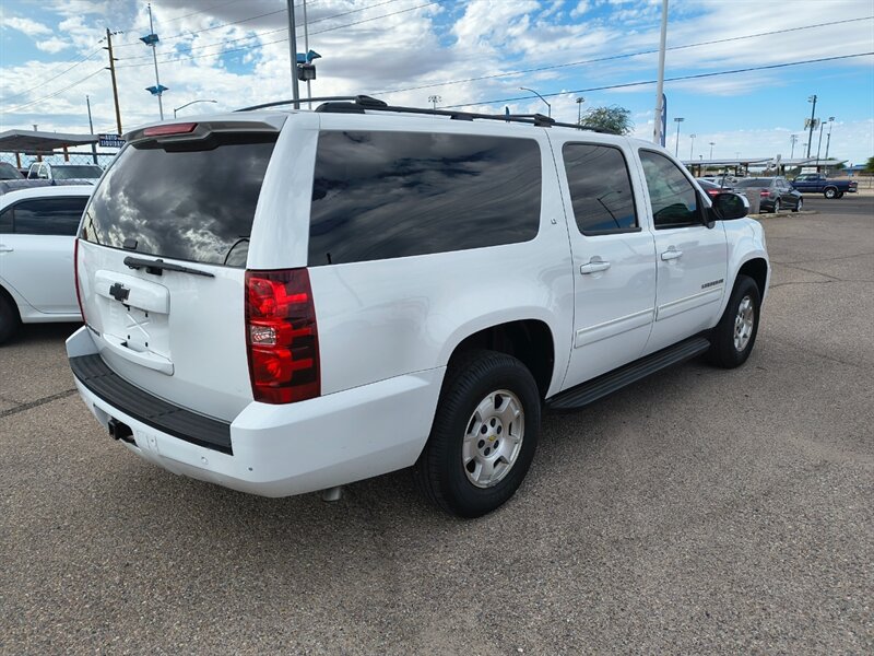 2014 Chevrolet Suburban LT - Photo 2 - Tucson, AZ 85711