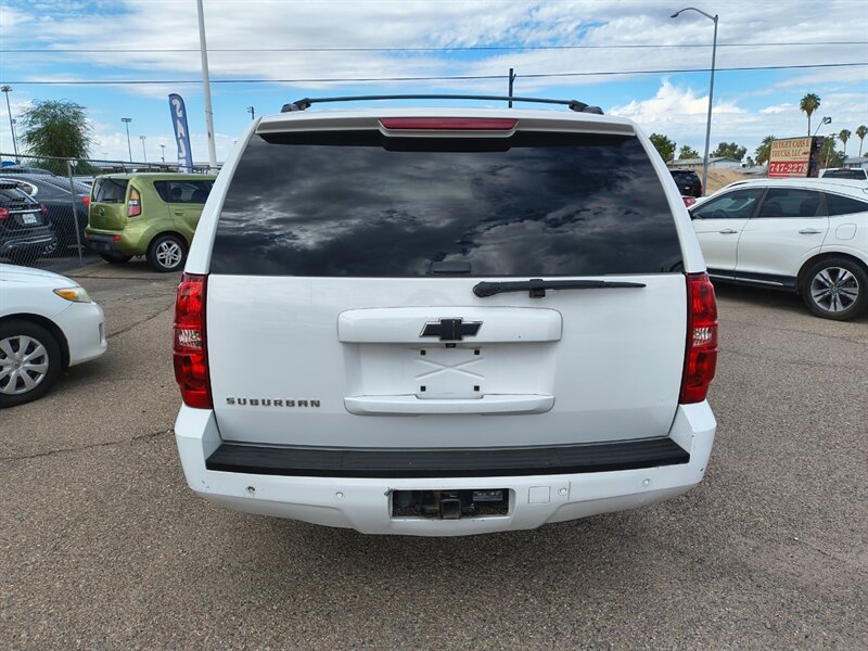2014 Chevrolet Suburban LT - Photo 7 - Tucson, AZ 85711