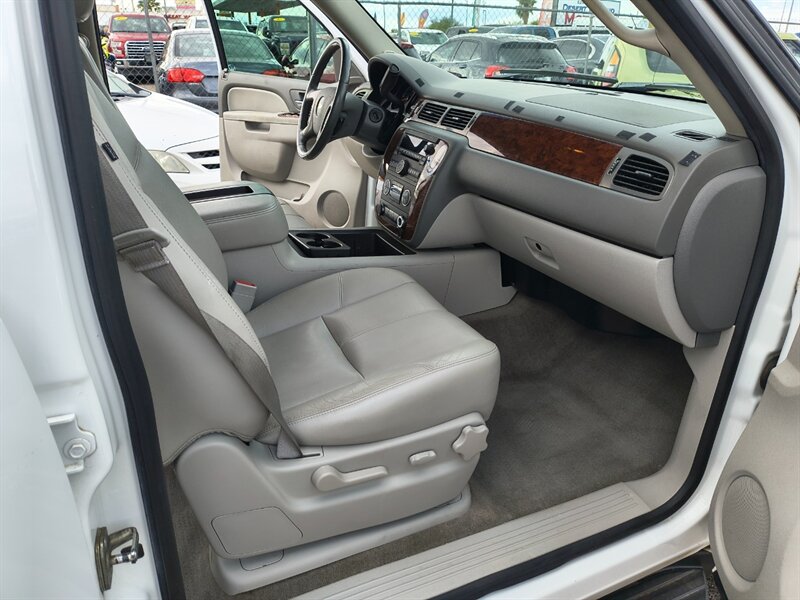 2014 Chevrolet Suburban LT - Photo 12 - Tucson, AZ 85711