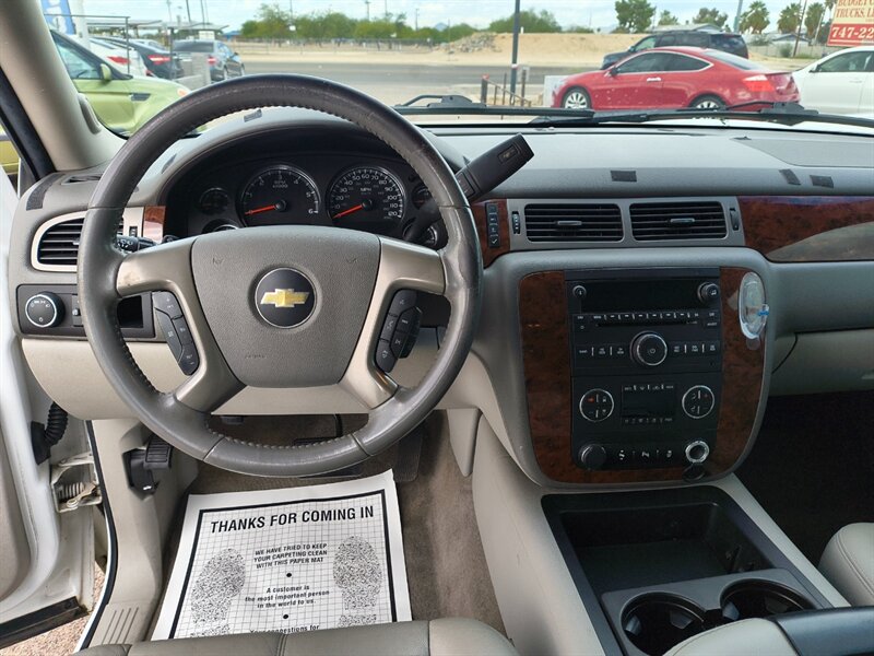 2014 Chevrolet Suburban LT - Photo 10 - Tucson, AZ 85711
