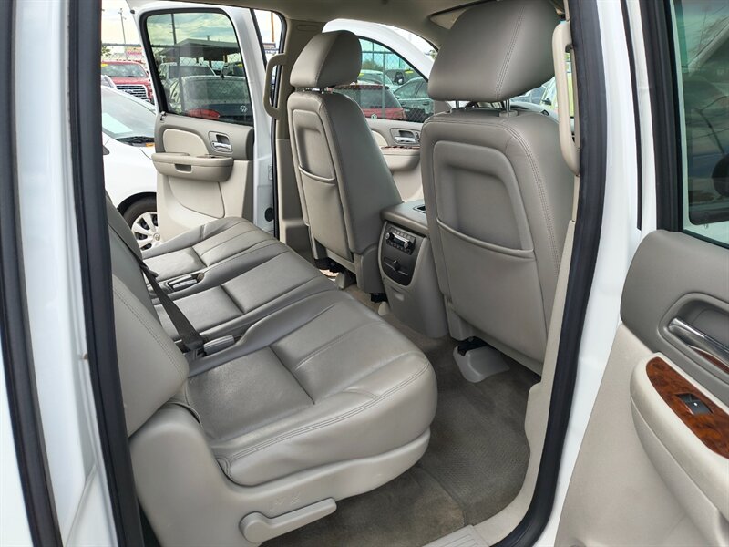 2014 Chevrolet Suburban LT - Photo 11 - Tucson, AZ 85711