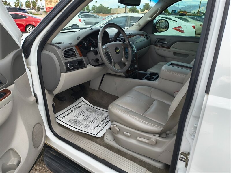 2014 Chevrolet Suburban LT - Photo 8 - Tucson, AZ 85711