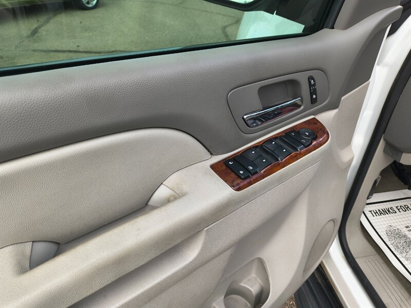 2014 Chevrolet Suburban LT - Photo 14 - Tucson, AZ 85711