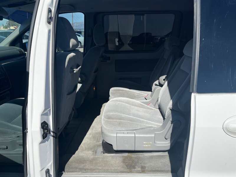 2006 Ford Freestar SEL   - Photo 9 - Tucson, AZ 85711