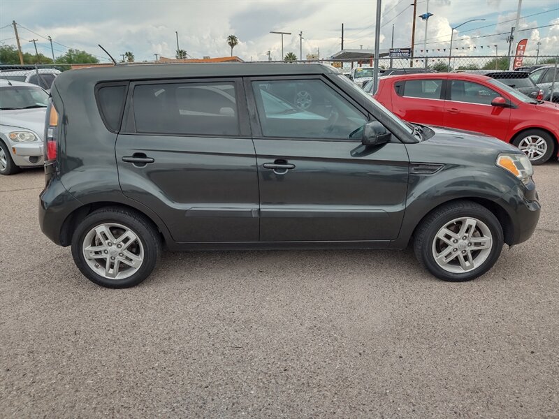 2011 Kia Soul Plus   - Photo 7 - Tucson, AZ 85711